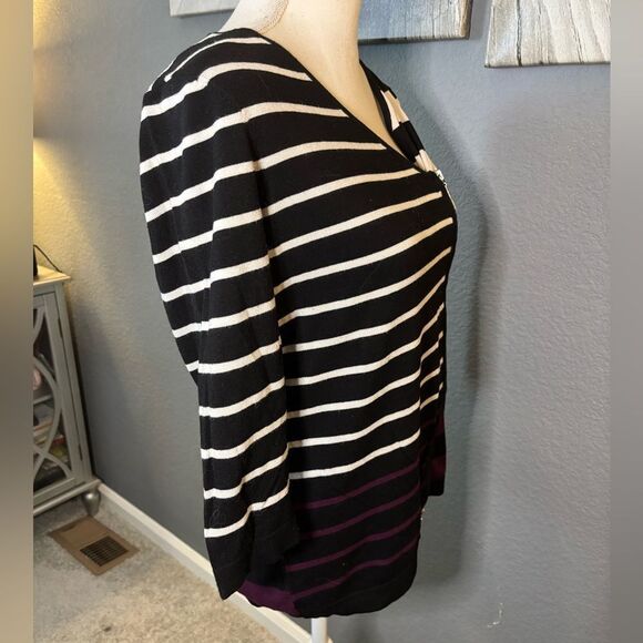 🎄White House Black Market Asymmetrical Sweater - Picture 4 of 10